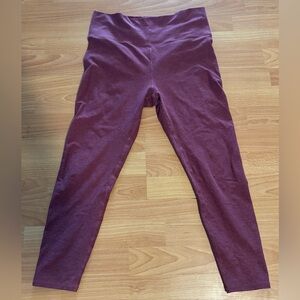 Vuori Clean Elevation Leggings XL
Maroon- excellent condition